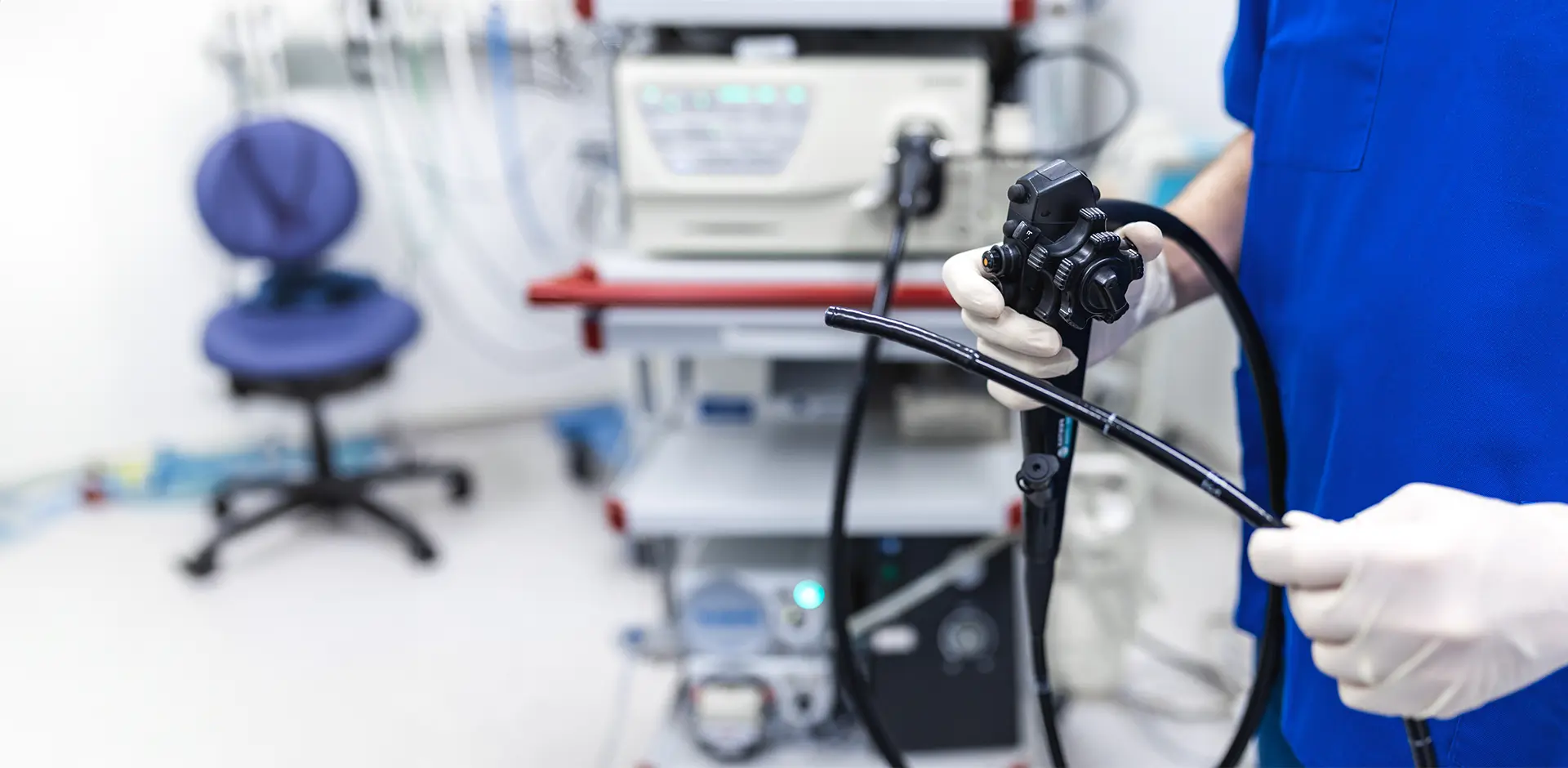 Procedimento de endoscopia com equipamento profissional